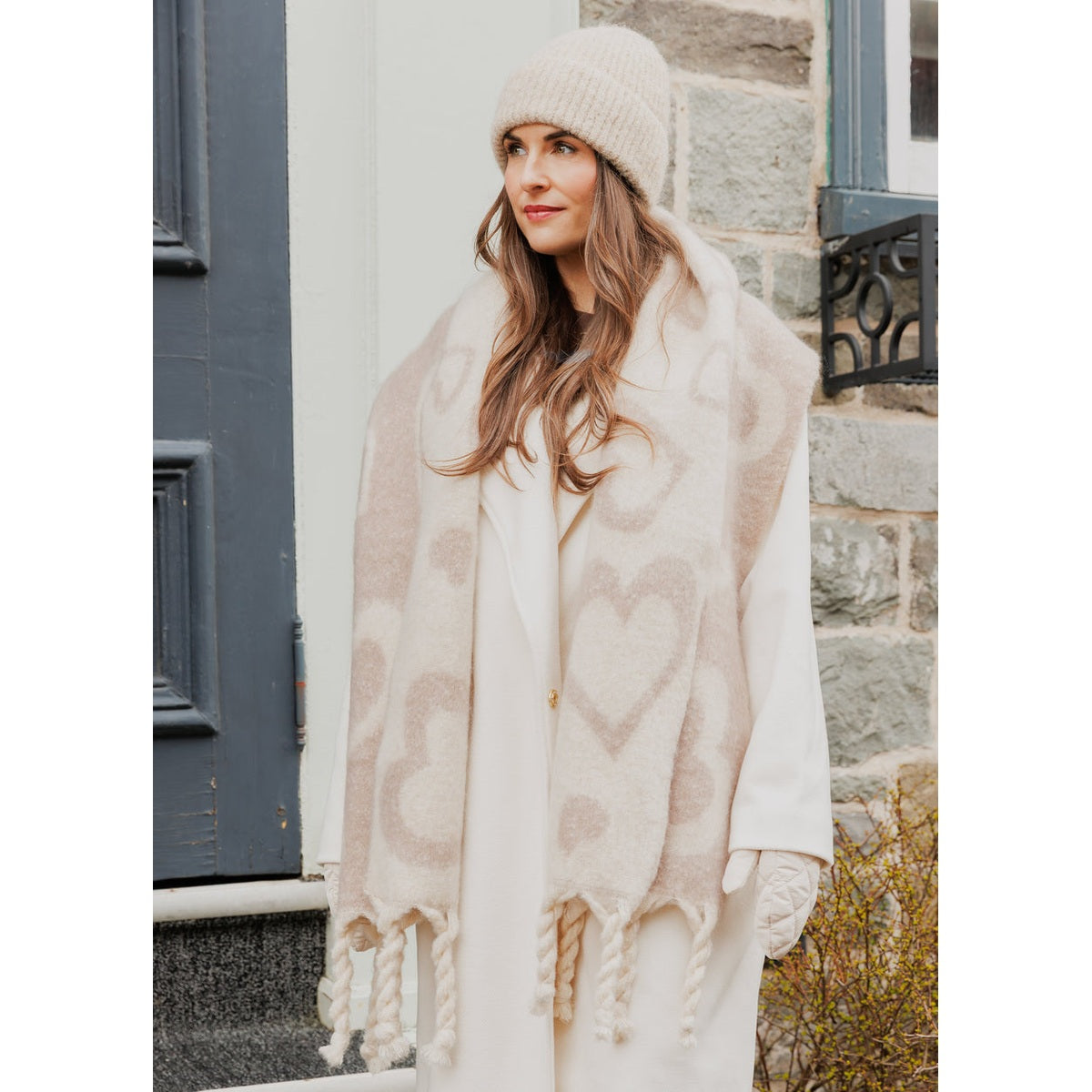 Grand Foulard Chaud Avec Imprimé Couers et Franges-BGE-Beige-1
